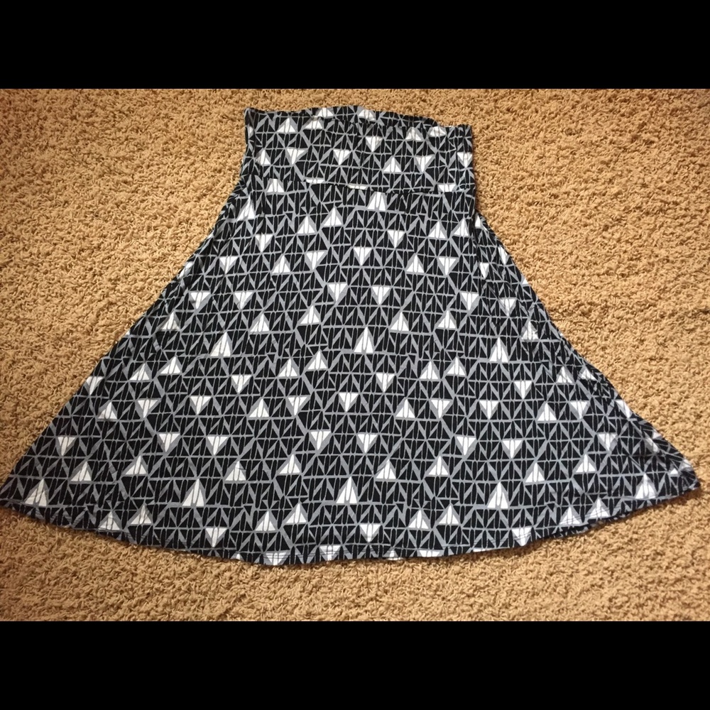 LuLaRoe Blk/Gray/White Azure A-Line skirt, medium